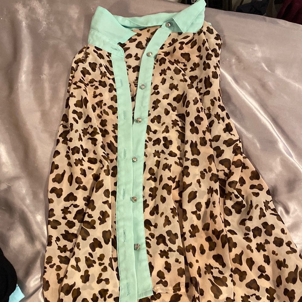 womens cheetah print vest/shirt